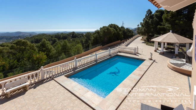 Villa on a Large Domain with Beautiful Views in La Nucia