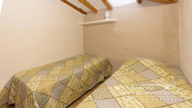 Villa on a Large Domain with Beautiful Views in La Nucia