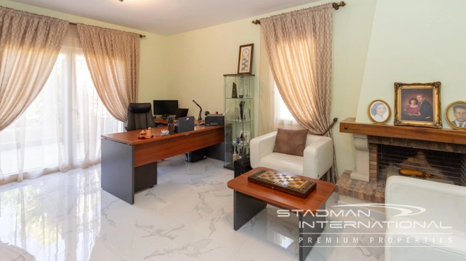 Villa on a Large Domain with Beautiful Views in La Nucia