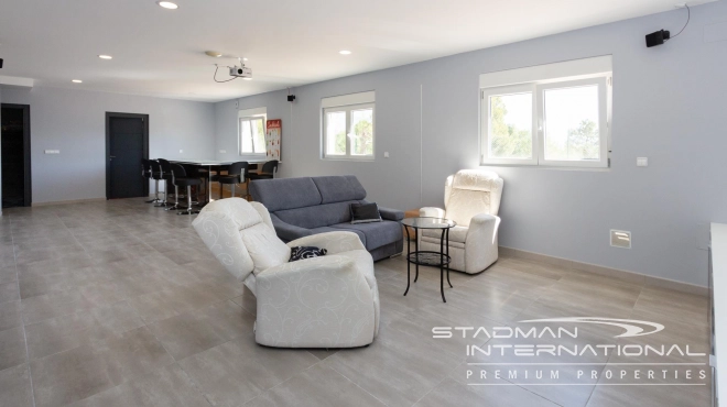 Villa on a Large Domain with Beautiful Views in La Nucia