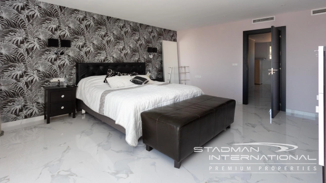 Villa on a Large Domain with Beautiful Views in La Nucia