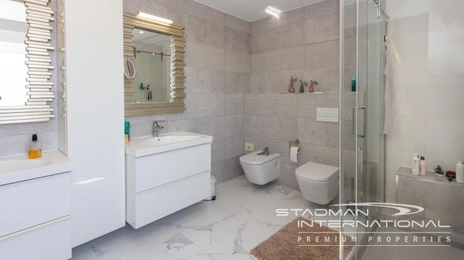 Villa on a Large Domain with Beautiful Views in La Nucia