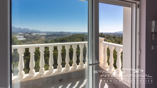 Villa on a Large Domain with Beautiful Views in La Nucia