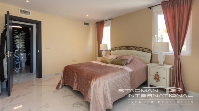 Villa on a Large Domain with Beautiful Views in La Nucia