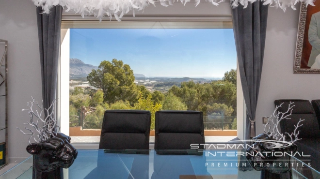 Villa on a Large Domain with Beautiful Views in La Nucia