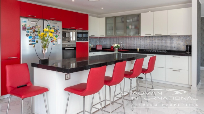 Villa on a Large Domain with Beautiful Views in La Nucia