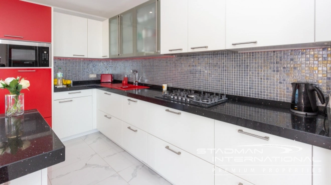 Villa on a Large Domain with Beautiful Views in La Nucia