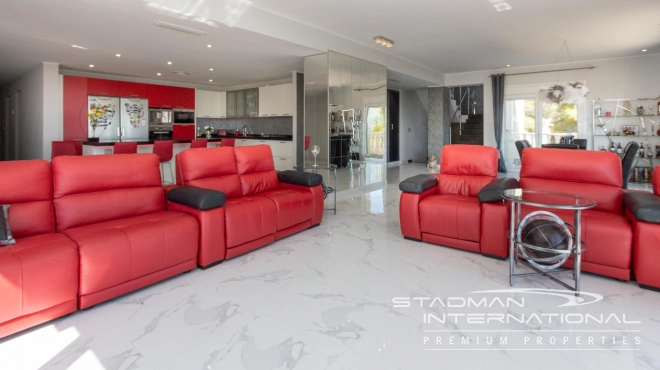 Villa on a Large Domain with Beautiful Views in La Nucia