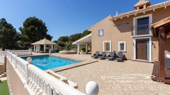 Villa on a Large Domain with Beautiful Views in La Nucia