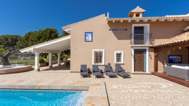 Villa on a Large Domain with Beautiful Views in La Nucia
