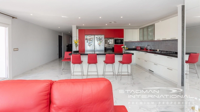 Villa on a Large Domain with Beautiful Views in La Nucia