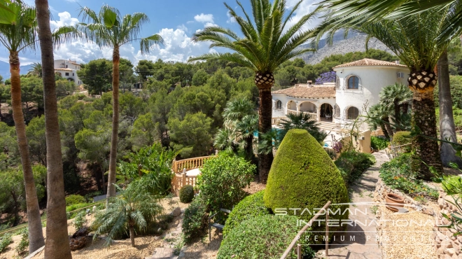 Villa on Beautiful and Spacious Plot near Altea La Vella