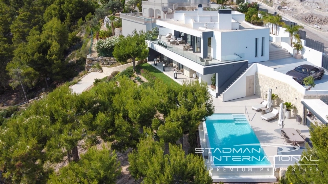 Geräumige moderne Villa mit Meerblick in Altea Hills