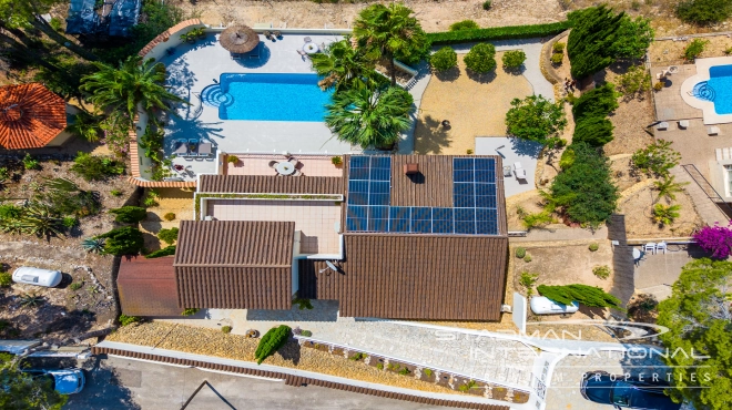 Elegant Villa with Stunning Mountain Views in Altea La Vella