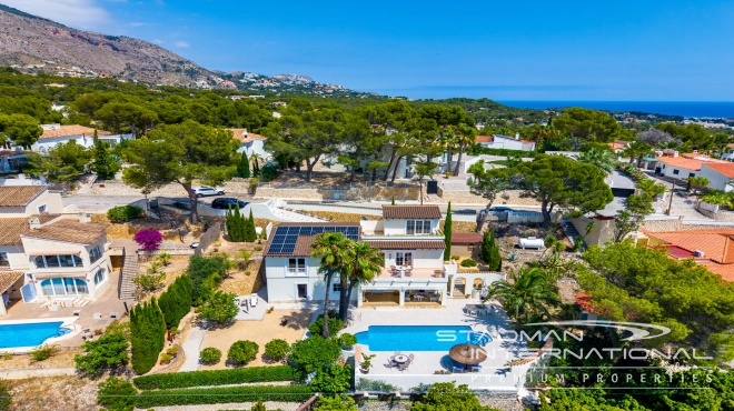 Elegant Villa with Stunning Mountain Views in Altea La Vella