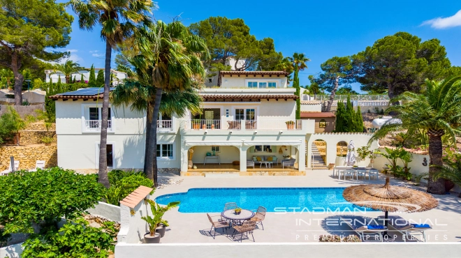 Elegant Villa with Stunning Mountain Views in Altea La Vella