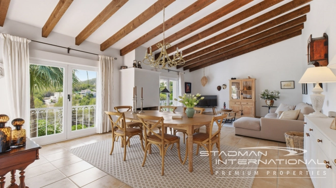Elegant Villa with Stunning Mountain Views in Altea La Vella