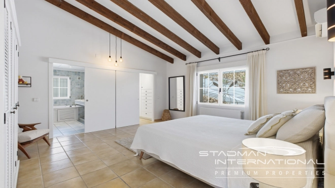 Elegant Villa with Stunning Mountain Views in Altea La Vella