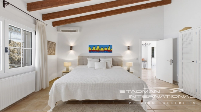 Elegant Villa with Stunning Mountain Views in Altea La Vella
