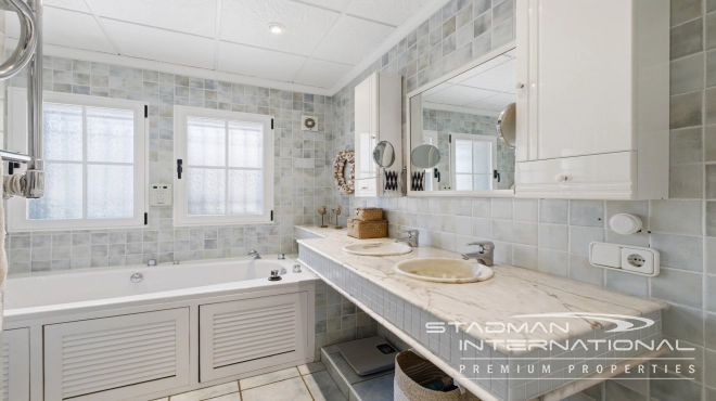 Elegant Villa with Stunning Mountain Views in Altea La Vella