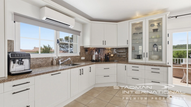 Elegant Villa with Stunning Mountain Views in Altea La Vella
