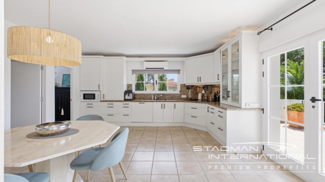Elegant Villa with Stunning Mountain Views in Altea La Vella