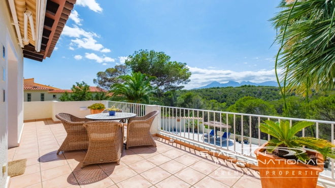 Elegant Villa with Stunning Mountain Views in Altea La Vella