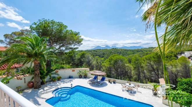 Elegant Villa with Stunning Mountain Views in Altea La Vella