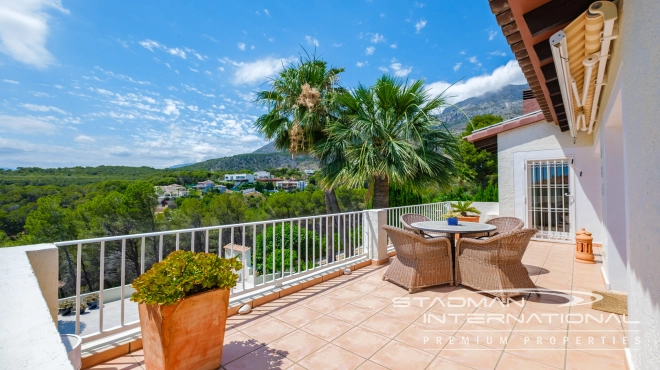 Elegant Villa with Stunning Mountain Views in Altea La Vella