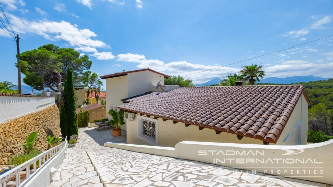 Elegant Villa with Stunning Mountain Views in Altea La Vella