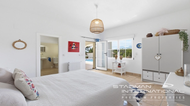 Elegant Villa with Stunning Mountain Views in Altea La Vella