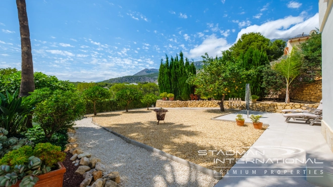 Elegant Villa with Stunning Mountain Views in Altea La Vella