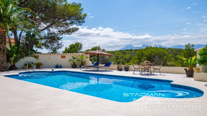 Elegant Villa with Stunning Mountain Views in Altea La Vella