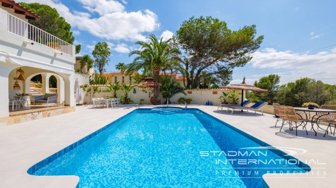 Elegant Villa with Stunning Mountain Views in Altea La Vella