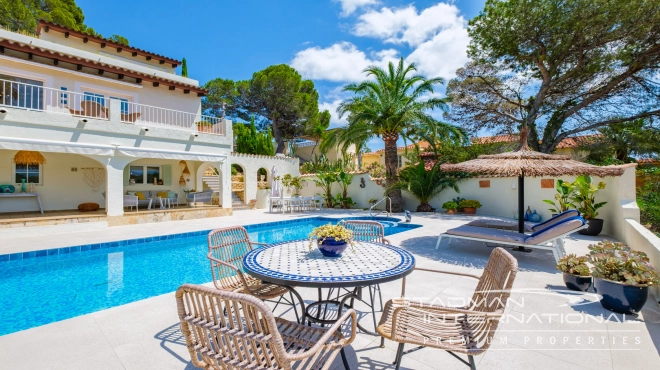Elegant Villa with Stunning Mountain Views in Altea La Vella
