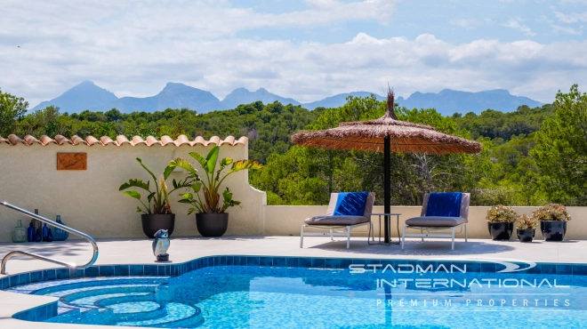 Elegant Villa with Stunning Mountain Views in Altea La Vella