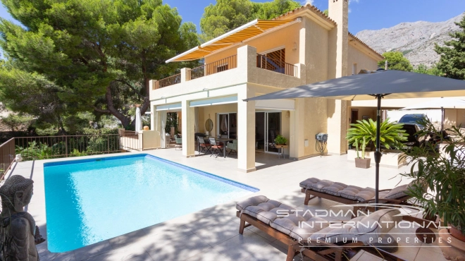 Elegante Villa mit freiem Blick und Privatsphäre in Altea La Vella