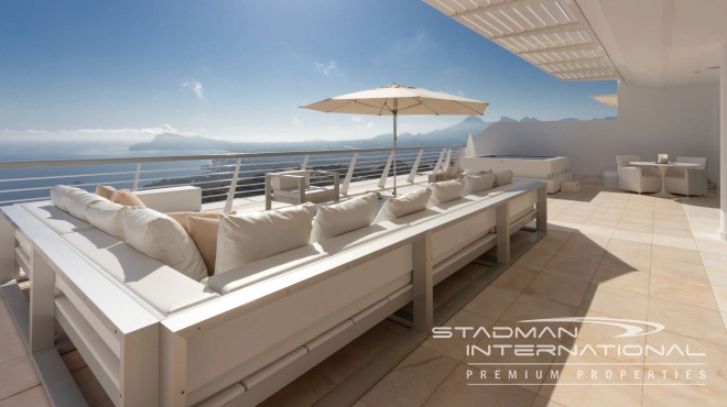 Design Moderne et des Vues sur la Mer à couper le soufflé définissent ce Luxueux Appartement à Altea Hills


