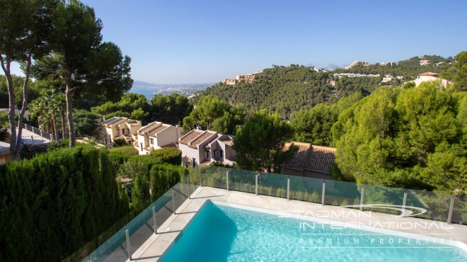 Modern Key-Ready Villa with Panoramic Views in Altea Hills