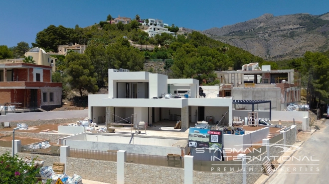 Villa de Nouvelle Construction sur un Terrain d'Angle avec Vue Mer