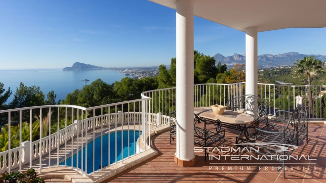 Villa with Sublime Sea Views in Altea Hills 