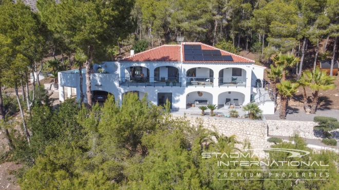 Wunderschöne Villa im Ibiza-Stil in einer ruhigen Straße in der Nähe von Altea La Vella