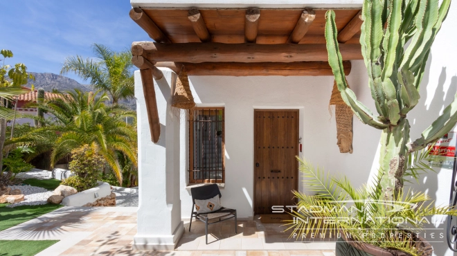 Villa in Ibiza-Stil mit Meerblick in der Nähe von Elian's