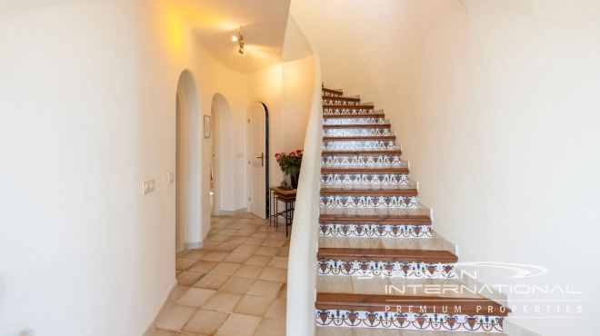 Beautiful Villa on a Large Flat Corner Plot with Sea Views