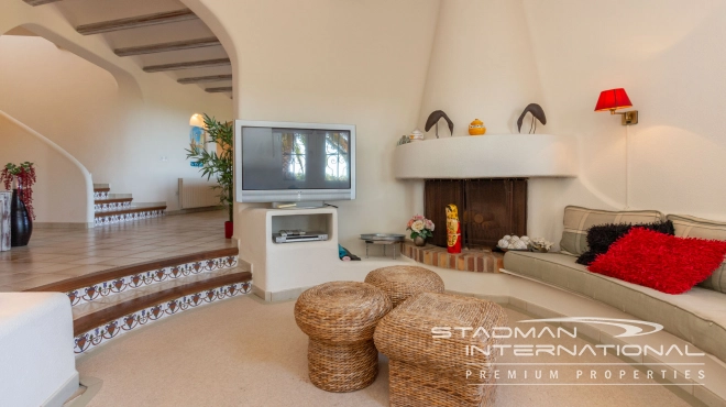 Beautiful Villa on a Large Flat Corner Plot with Sea Views