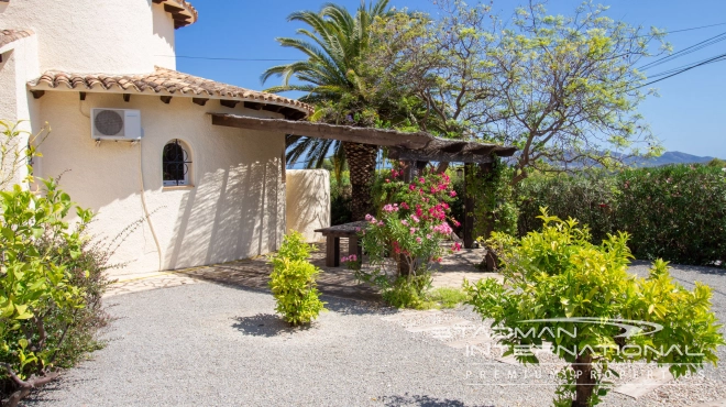 Beautiful Villa on a Large Flat Corner Plot with Sea Views