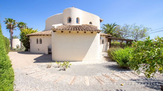 Beautiful Villa on a Large Flat Corner Plot with Sea Views