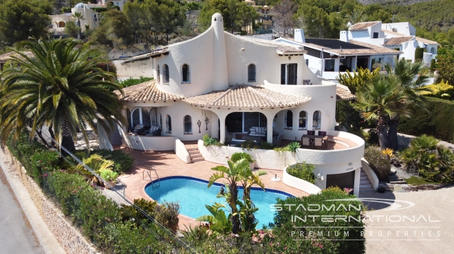 Hermosa villa en una gran parcela plana en esquina con vistas al mar