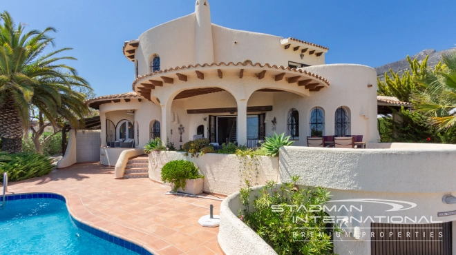 Beautiful Villa on a Large Flat Corner Plot with Sea Views