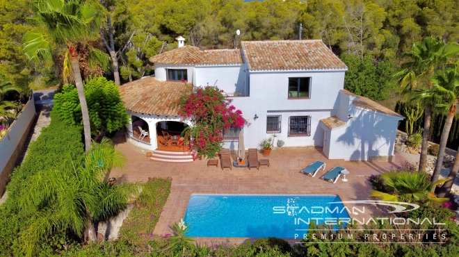 Spanische Villa auf einem Flachen Grundstück in der Nähe des Strandes La Olla
 